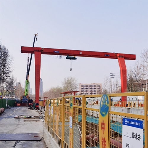 湖北襄阳集装箱龙门起重机厂家 集装箱龙门起重机全自动放箱技术：无人化精准落箱的实践构建与演进